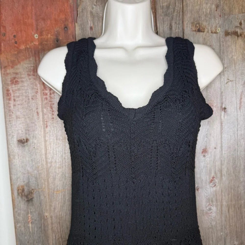 Luxely Wilder Sleeveless V-Neck Knit Midi Scalloped Hem Dress Black S